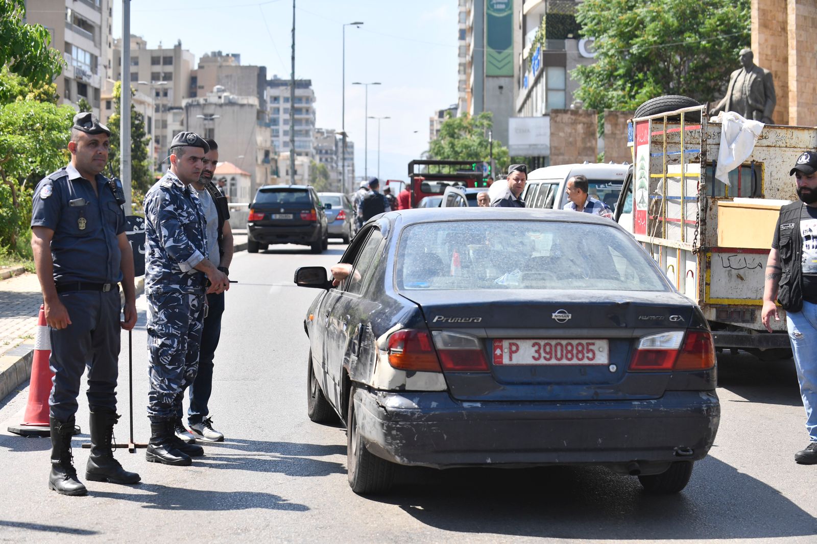 بالصور - بدء تنفيذ خطة أمنية متشددة في بيروت وضواحيها